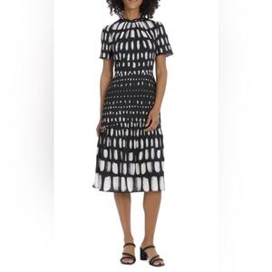 Maggy London, Short sleeve A-Line, Midi Dress. Monochrome Striped Dress. Size 8